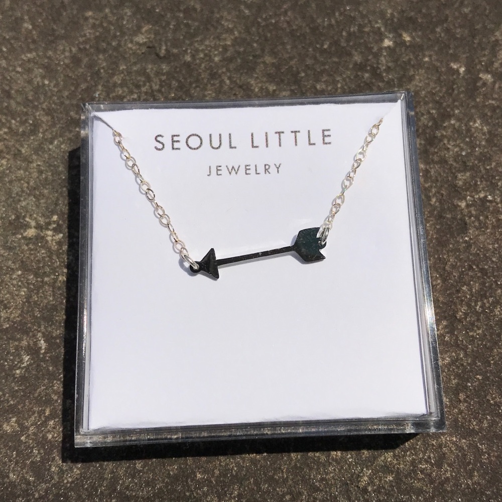 NWT Seoul Little silver arrow necklace